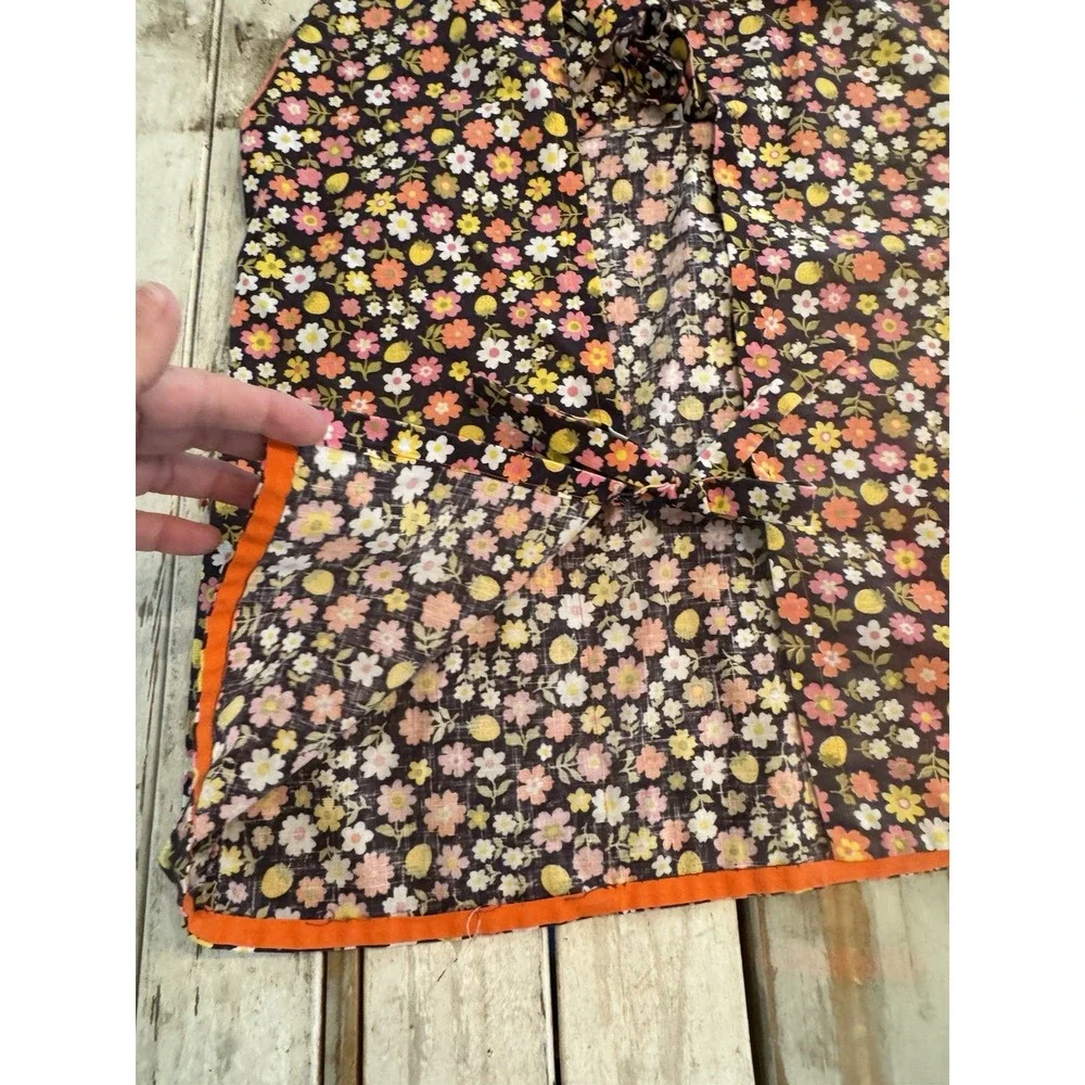VINTAGE MCM GROOVY SMOCK STYLE ARM FLORAL PRINT REAR TIE APRON WITH POCKETS